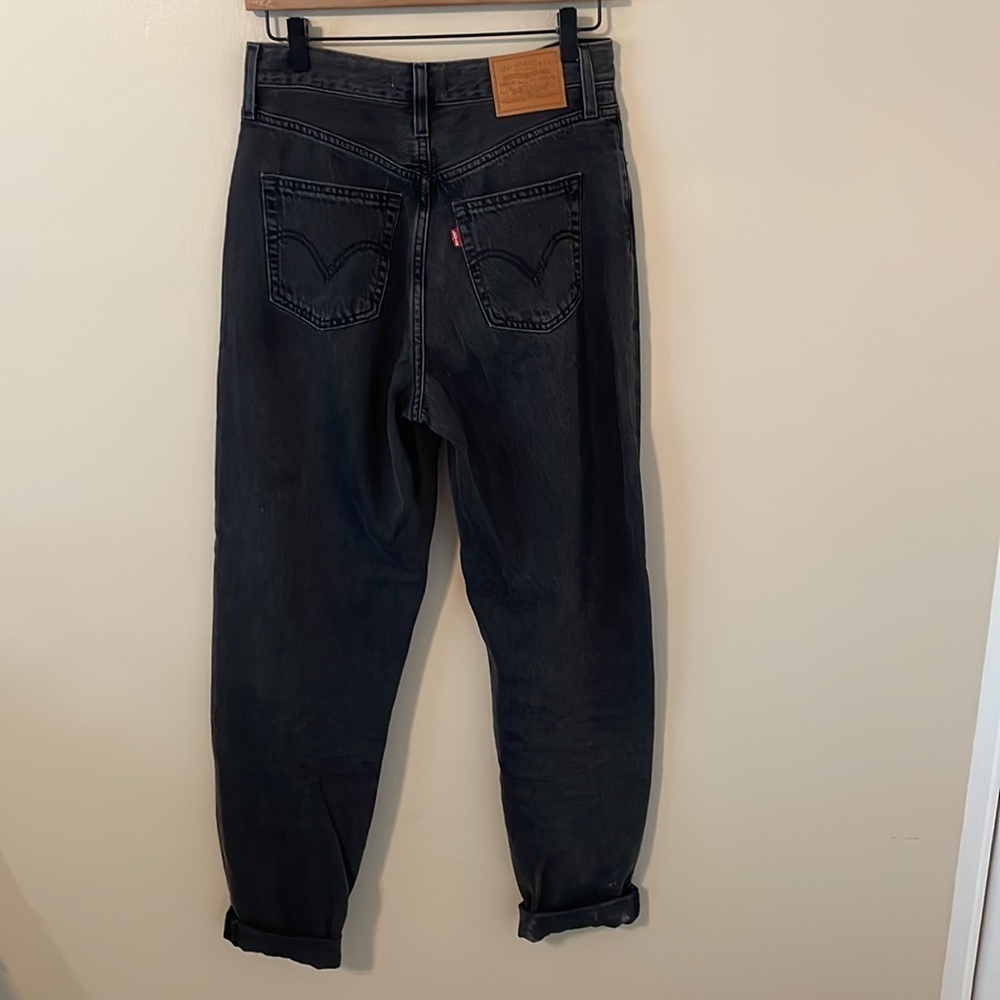Levi's High Loose Taper Jeans - Picture 4 of 9